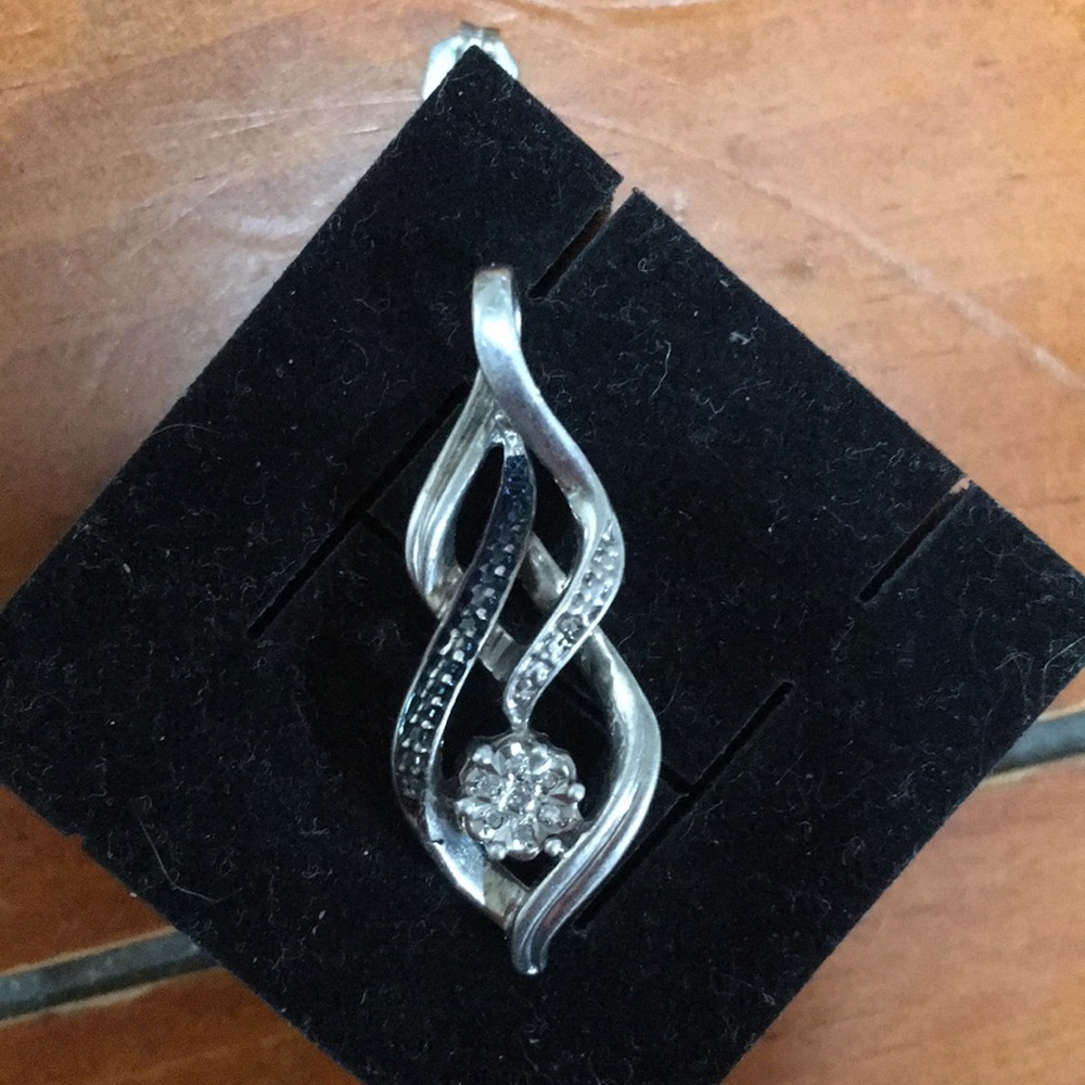 Two toned diamond 925 infinity pendant